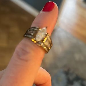 Pretty gold diamond ring